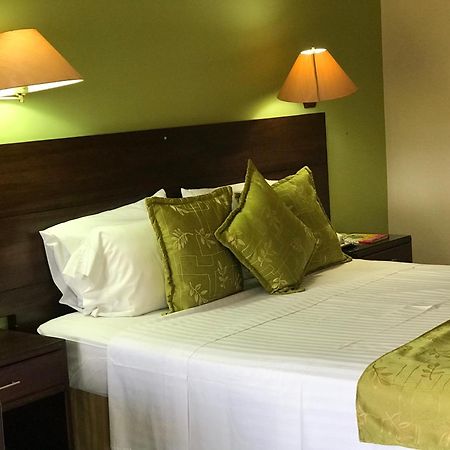Casa Morales Hotel Internacional Y Centro De Convenciones اباغويه المظهر الخارجي الصورة A bedroom at the hotel