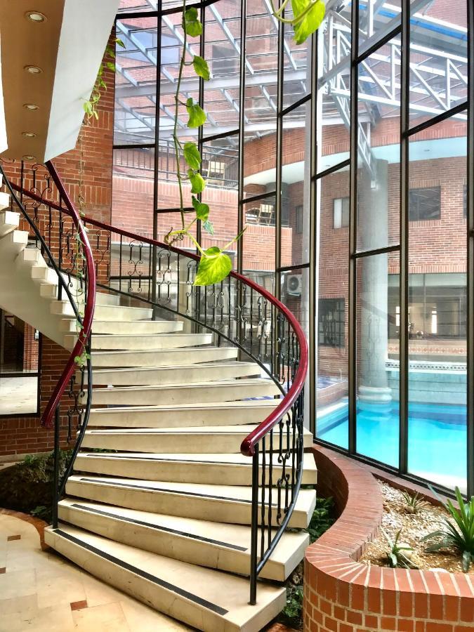 Casa Morales Hotel Internacional Y Centro De Convenciones اباغويه المظهر الخارجي الصورة The staircase at the entrance of the hotel