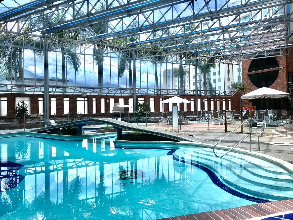 Casa Morales Hotel Internacional Y Centro De Convenciones اباغويه المظهر الخارجي الصورة The swimming pool at the hotel