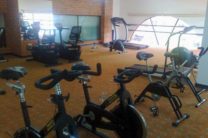 Casa Morales Hotel Internacional Y Centro De Convenciones اباغويه المظهر الخارجي الصورة The gym at the hotel