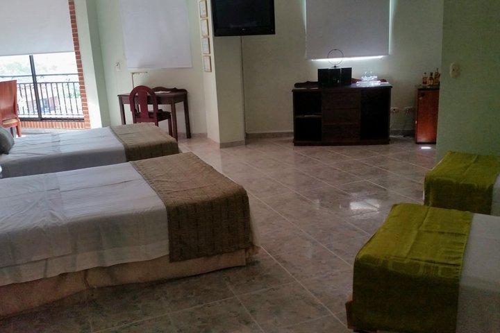Casa Morales Hotel Internacional Y Centro De Convenciones اباغويه المظهر الخارجي الصورة A room at the hotel