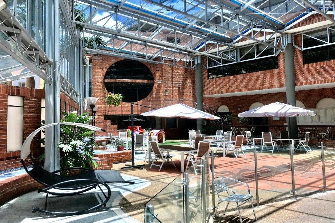 Casa Morales Hotel Internacional Y Centro De Convenciones اباغويه المظهر الخارجي الصورة The courtyard at the University of East London