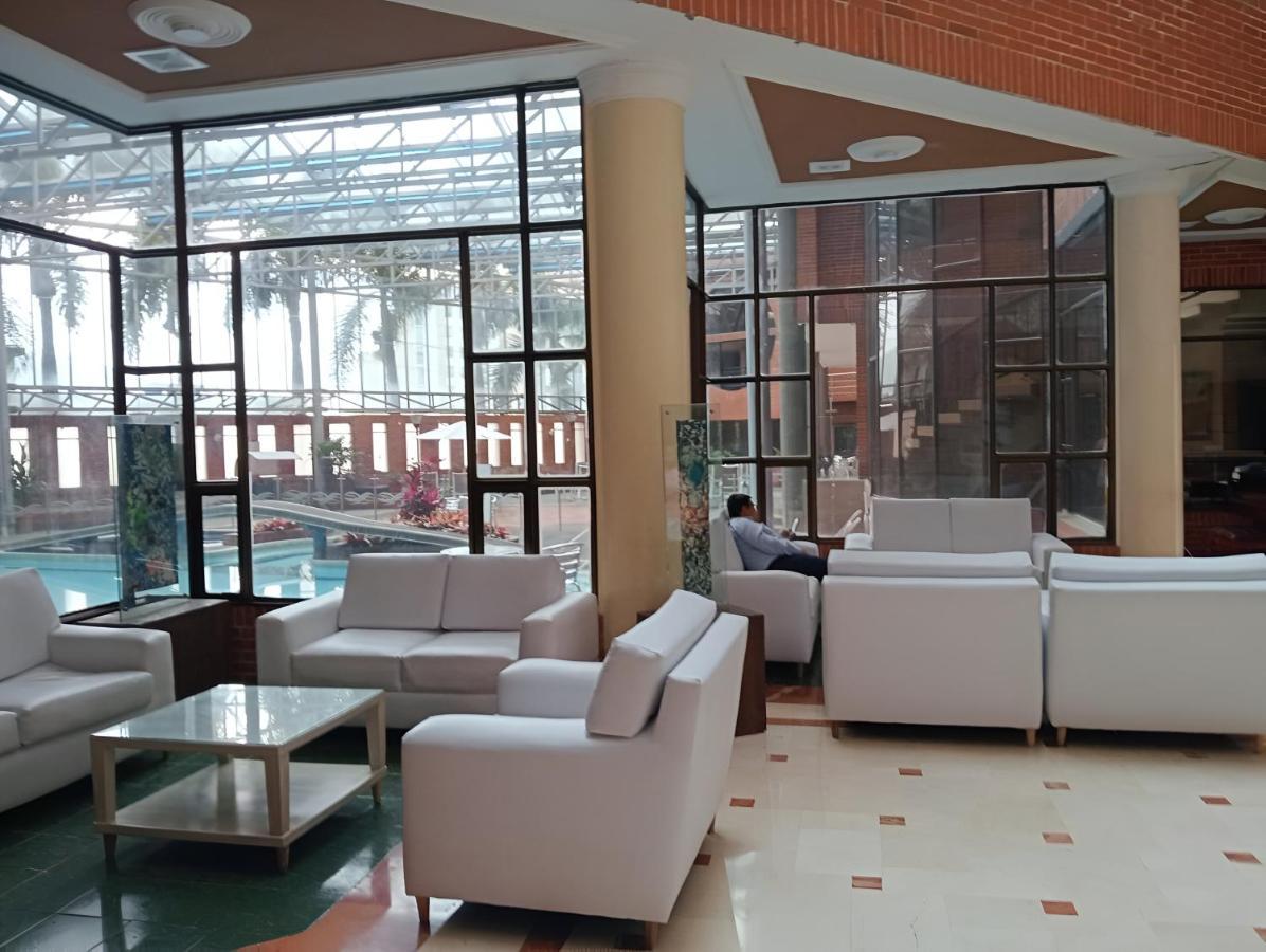 Casa Morales Hotel Internacional Y Centro De Convenciones اباغويه المظهر الخارجي الصورة The lobby of the hotel