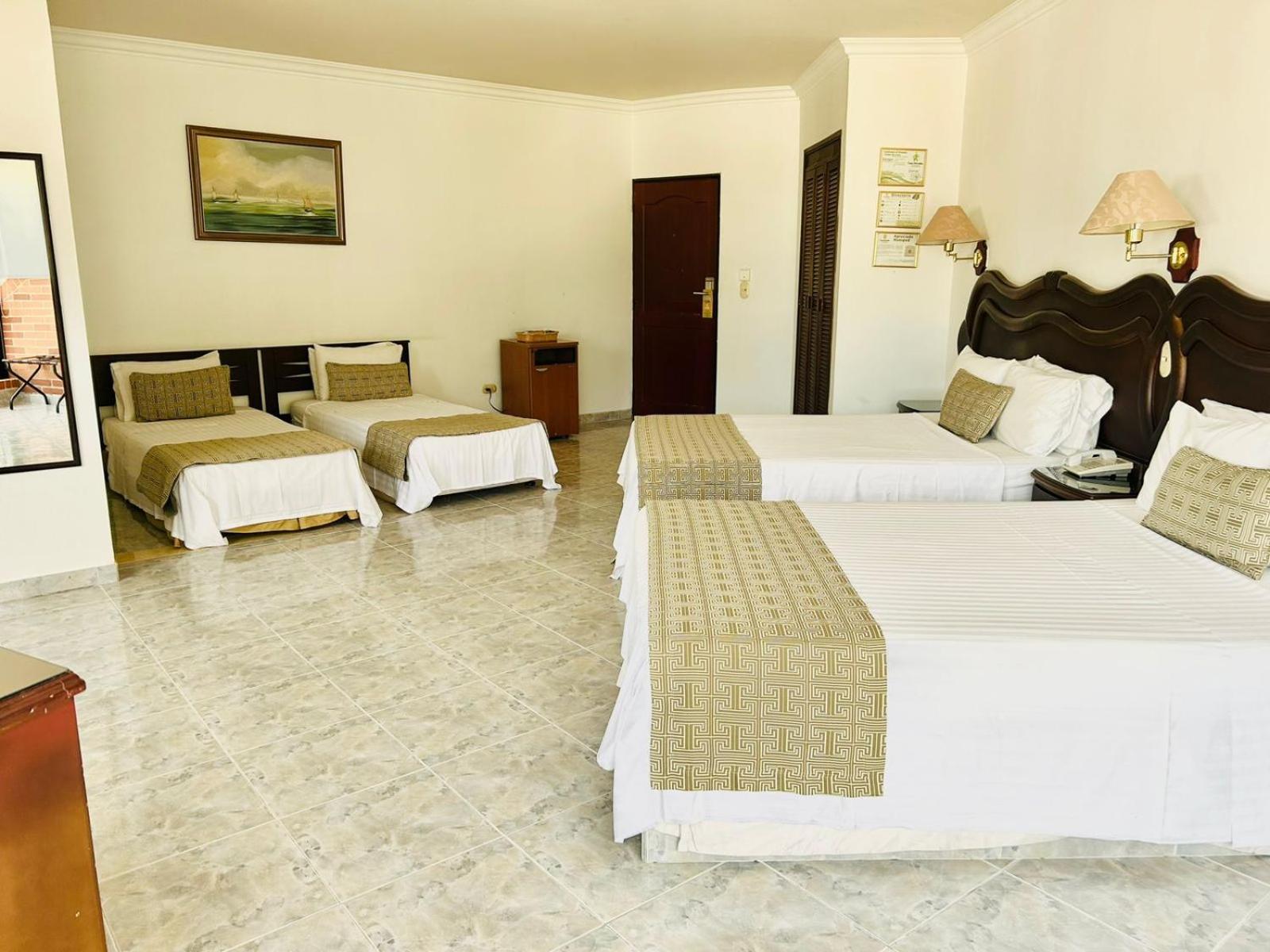 Casa Morales Hotel Internacional Y Centro De Convenciones اباغويه المظهر الخارجي الصورة A room at the hotel