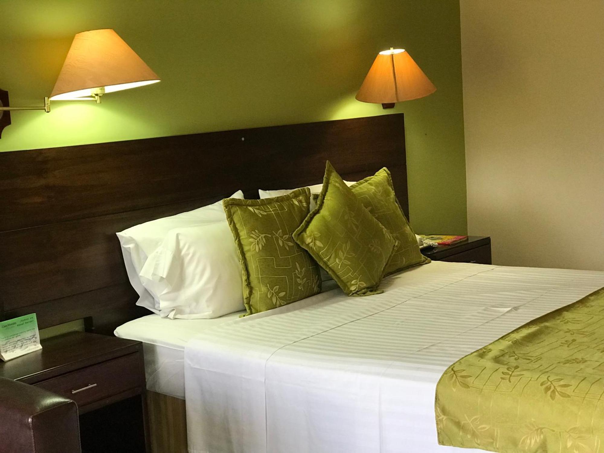 Casa Morales Hotel Internacional Y Centro De Convenciones اباغويه المظهر الخارجي الصورة A bedroom at the hotel