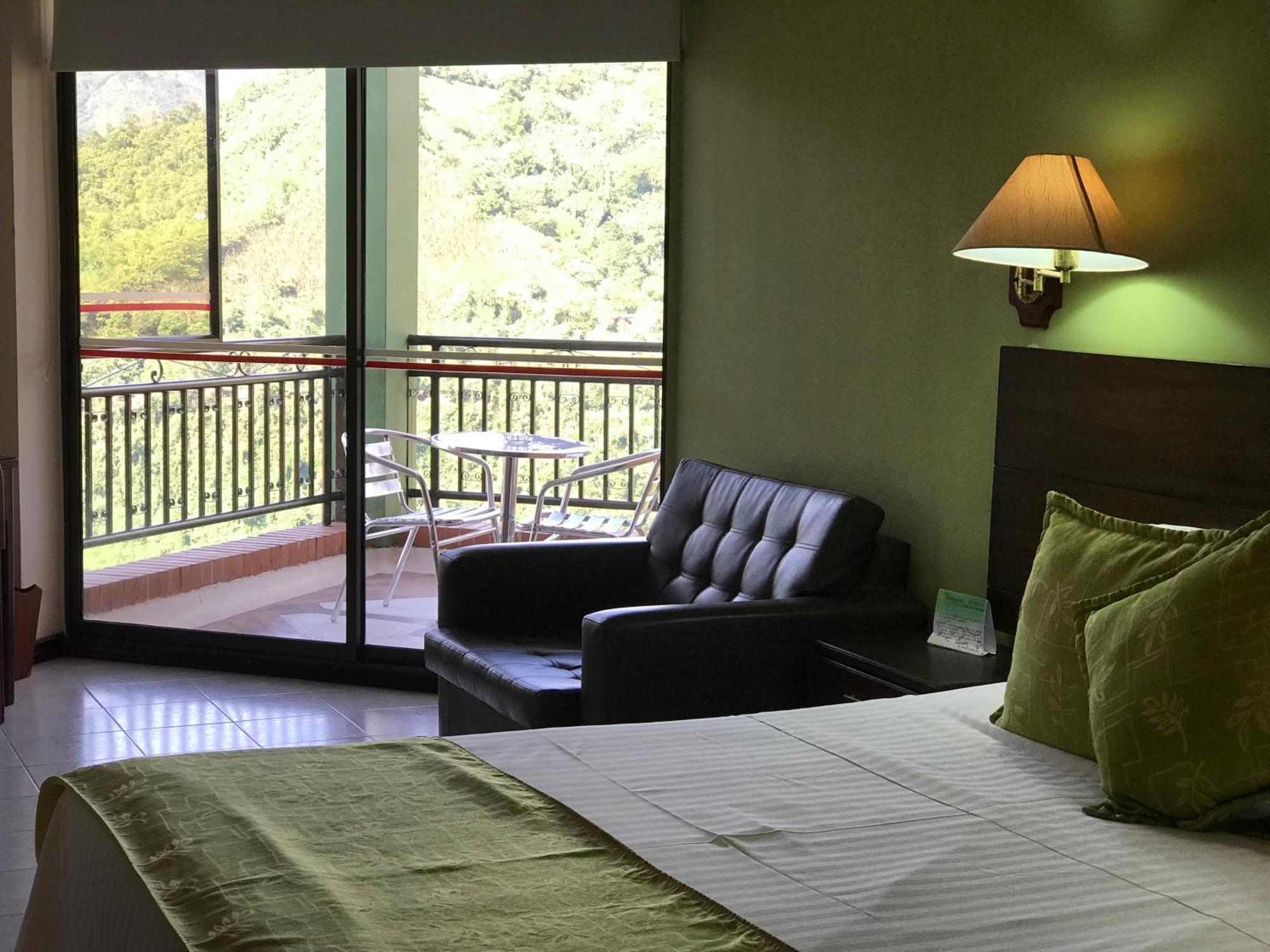 Casa Morales Hotel Internacional Y Centro De Convenciones اباغويه المظهر الخارجي الصورة A room at the hotel