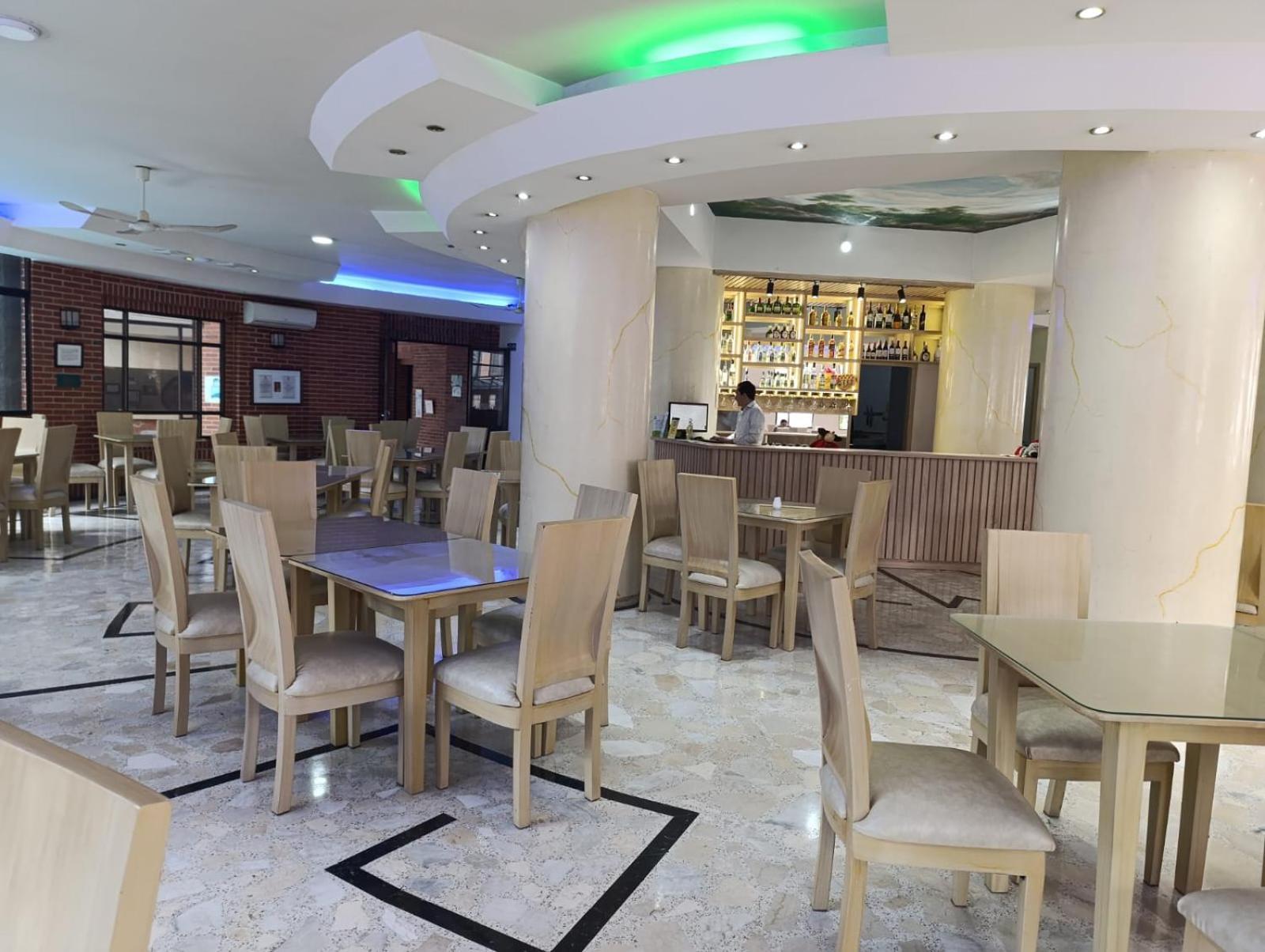 Casa Morales Hotel Internacional Y Centro De Convenciones اباغويه المظهر الخارجي الصورة The interior of the restaurant