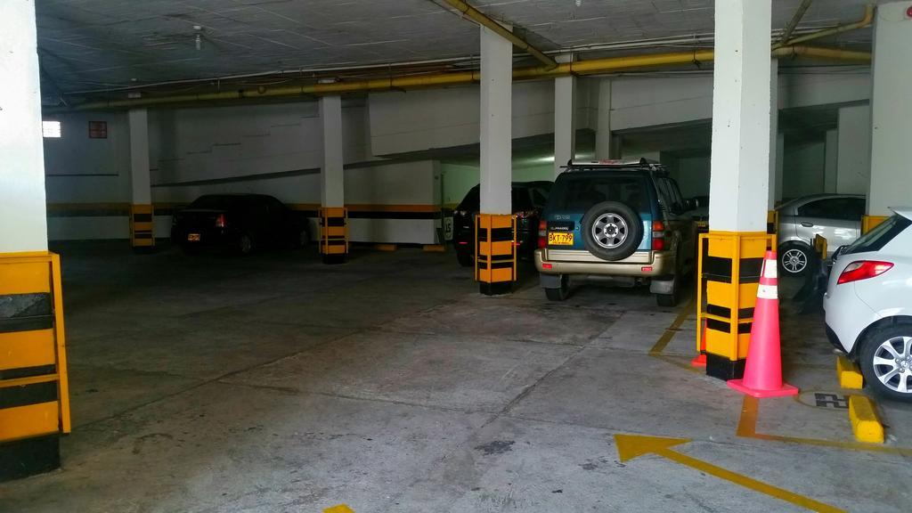 Casa Morales Hotel Internacional Y Centro De Convenciones اباغويه المظهر الخارجي الصورة Parking garage
