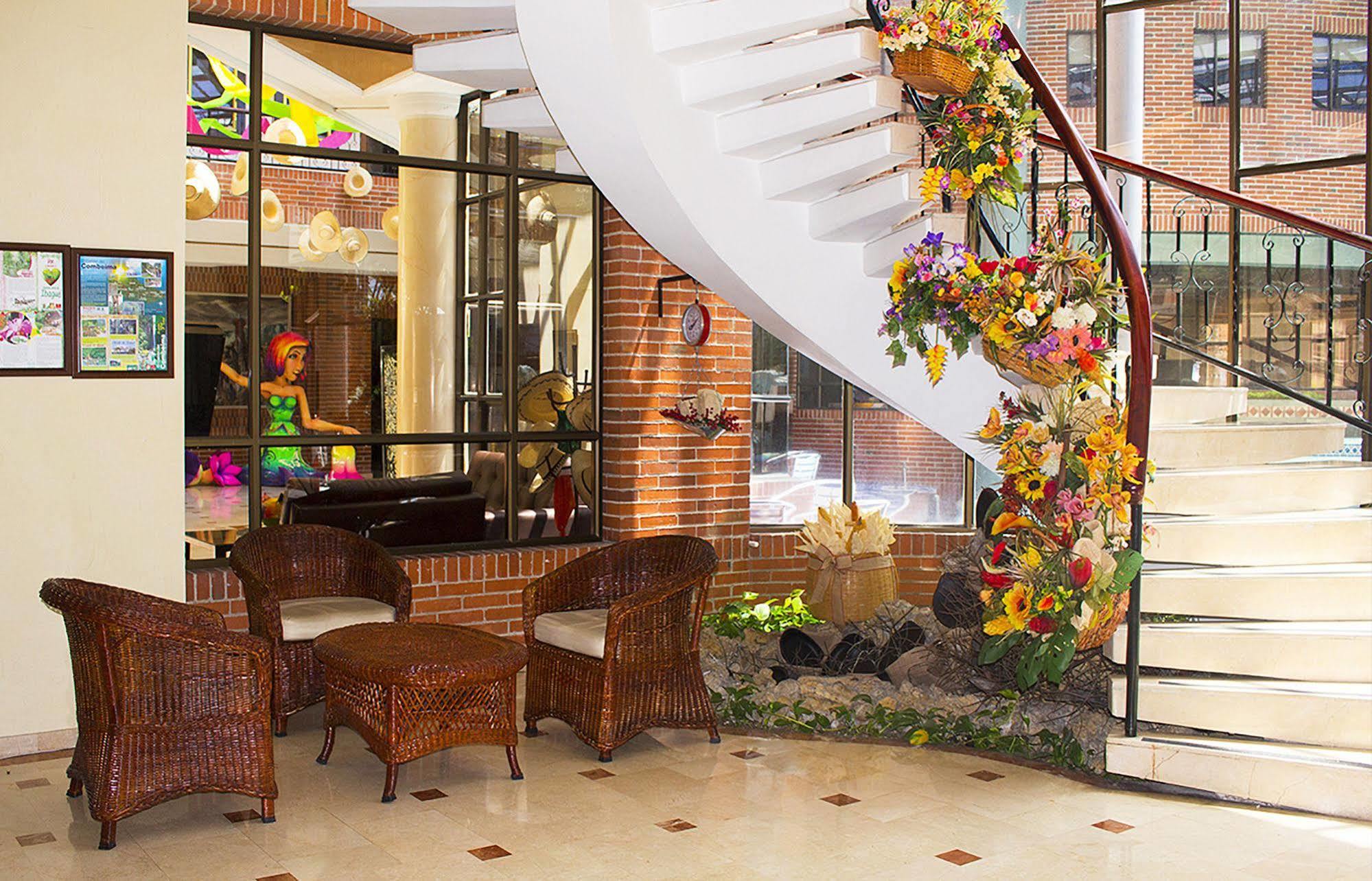 Casa Morales Hotel Internacional Y Centro De Convenciones اباغويه المظهر الخارجي الصورة Interior of the hotel