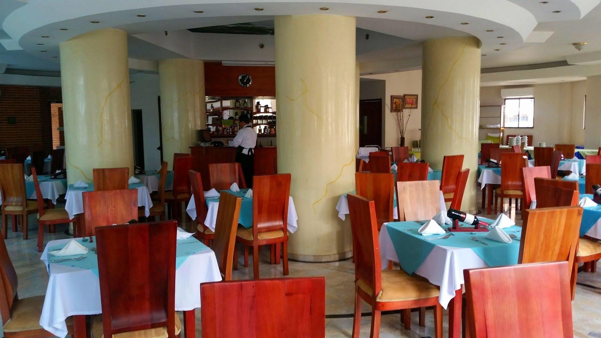Casa Morales Hotel Internacional Y Centro De Convenciones اباغويه المظهر الخارجي الصورة The restaurant